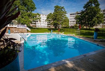 Heritage Park Apartments Pool